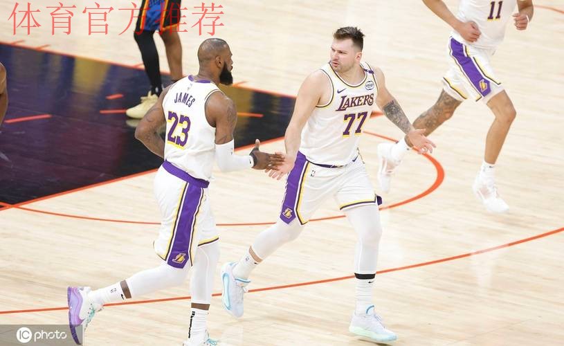 詹姆斯19+15东契奇35分 湖人负马刺无缘NBA杯四强 詹姆斯19+15东契奇35分 湖人负马刺无缘NBA杯四强